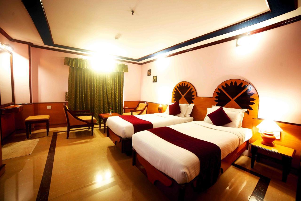 The Surya, Cochin Hotel Angamali Exterior photo